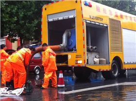 自行走移動(dòng)泵車 自行走移動(dòng)泵車