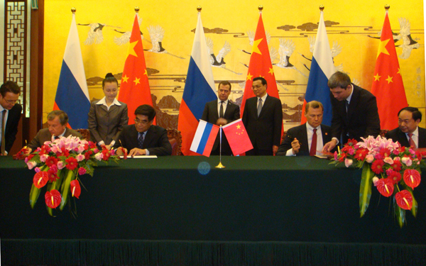 在形成園區(qū)化的同時(shí)加強(qiáng)與海外石化行業(yè)的深度合作是方向之一 在形成園區(qū)化的同時(shí)加強(qiáng)與海外石化行業(yè)的深度合作是方向之一